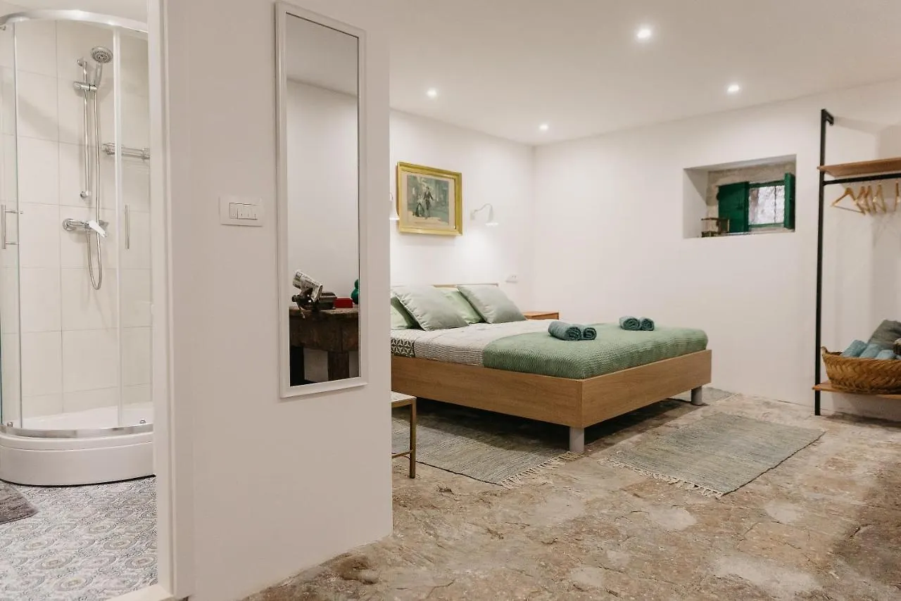 Studio Apartment Ni Na Na Na Split Croatia